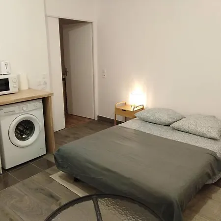 Studio Proche Paris / Rer / Tram *